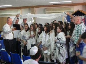 בנות ביה"ס זומר עולות לתורה